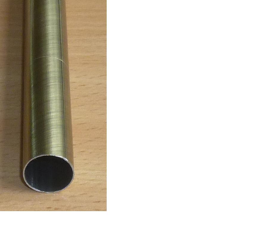 Rury o okrągłym przekroju poprzecznym, ze stali niestopowej, zgrzewane, nieocynkowane, poddane obróbce galwanicznej, o średnicach:16 mm lub 25 mm, grubości ścianki 0,6 mm. Każdy wyrób jest pakowany indywidualnie w folię z tworzywa sztucznego, a następnie w karton. Stosowany jako drążek do karniszy do wieszania firan i zasłon.