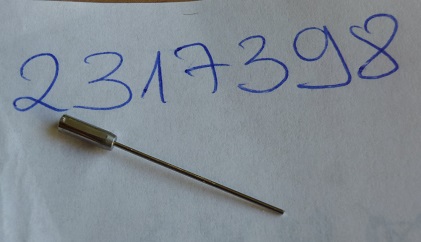 Elektrody okrągłe krótkie, wykonane z niklu. Mają formę pręcika o długości ok. 19 mm, osadzonego w walcowatym trzonku o długości ok. 6 mm i średnicy ok. 1 mm. Łączna długość wyrobu wynosi ok. 25 mm. Elektrody przeznaczone są do stosowania w elektrostatycznych pistoletach lakierniczych. Produkt przywożony jest ze Szwajcarii.