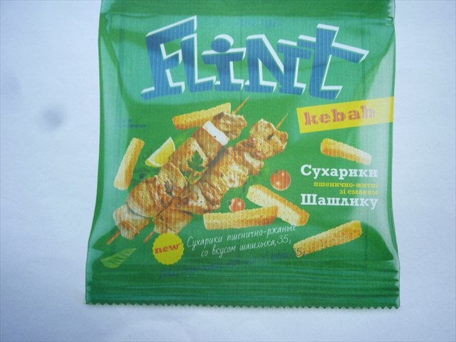 Produkt o smaku Szaszłyka, otrzymany z pokrojonego (wysuszonego) chleba pszenno-żytniego, poddany procesowi opiekania, w postaci cienkich nieregularnych patyczków różnej długości (o wym. ca: 0,5 cm x 0,5 cm x 3 cm), z dodatkiem oleju słonecznikowego i dodatkami smakowo-aromatyzującymi. Produkt zawiera w składzie m.in.: mąkę pszenną, mąkę żytnią, drożdże, sól, olej słonecznikowy, mieszankę przyprawową, paprykę w proszku, aromaty, przyprawy, barwnik - ekstrakt z papryki.

Opakowania jednostkowe o masie netto: 35 g, 70 g i 80 g.
