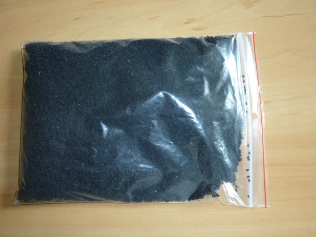 Nasiona czarnuszki (Nigella sativa L.), całe, wysuszone.
Nasiona czarnuszki wykorzystywane są m.in. do bezpośredniego spożycia jako dodatek do pieczywa, zup, sałatek.
Opakowania o masie netto 25 kg.