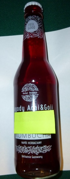 Napój bezalkoholowy, delikatnie musujący, o smaku acai-goji, zawierający w składzie m.in.: wodę źrodlaną, zagęszczoną sfermentowaną herbatę ziołową, ekstrakty owocowe, aromat goji, ekstrat acai, mieszankę witaminową (niacyna, witamina B6, biotyna, witamina B12).
Napój prezentowany w butelkach szklanych o poj. 330 ml, zamykanych zakrętką koronkową typu twist off.