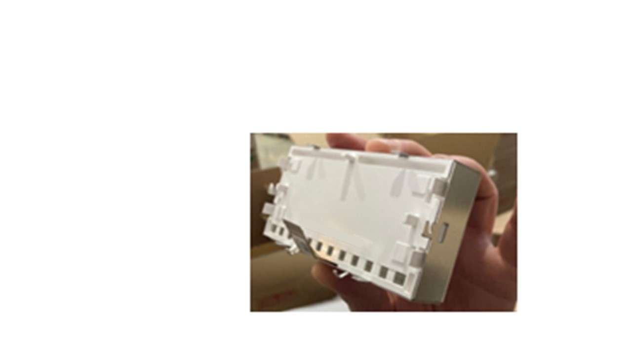 Um módulo de visualização de ecrã plano, que não contém a placa de descodificação nem a placa escaladora (scaler). Consiste num dispositivo de cristais líquidos (LCD) sem controladores (drivers) nem circuitos de controlo e não pode ser usado de forma independente para executar qualquer função. É constituído por vidro, cristal líquido, tampa traseira de plástico, moldura frontal de metal, fio de alimentação, cabo de dados, conector de 2 pinos para alimentação e conector FPC/HSC para dados.

Para executar as suas funções o dispositivo necessita de receber a energia e o sinal de dados de uma outra unidade principal (não incluída). Todas as informações que precisam ser exibidas são inicialmente transmitidas para essa unidade principal que as descodifica em sinais RGB e as transmite para o módulo LCD em questão. Ao serem inseridos comandos no produto acabado (como botões ou codificador/botão e que também não estão incluídos), o módulo recebe dados atualizados para exibição, permitindo ao usuário navegar pela interface homem-máquina (IHM) que está a ser exibida. As informações desejadas são então exibidas no módulo, permitindo assim, mostrar o logotipo seguido do menu HMI, nomeadamente a exibição da fonte de áudio (ex: rádio AM/FM/DAB ou AUX/USB/BT), configurações do aparelho, nível de volume, exibição de estações de rádio memorizadas ou a exibição dos dispositivos emparelhados.