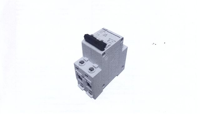 Conform descrierii solicitantului şi a fotografiei anexate, produsul reprezintă un dispozitiv pentru protecţia circuitelor electrice, respectiv un întrerupător automat de circuit (disjunctor bipolar) pentru o tensiune mai mică de 1000V şi o intensitate a curentului de maxim 63A.
Prezintă următoarele carcteristici tehnice:
tensiune nominală: 240 VAC, 
frecvenţă: 50/60Hz,
curent nominal: 32A,
număr poli: 2,
dimensiuni aproximative: 72x45x36mm.
Sunt destinate montării într-un tablou electric în vederea asigurării protecţiei clădirilor.