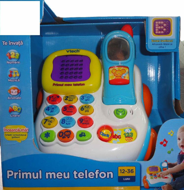 Conform descrierii solicitantului şi a fotografiei publicate în baza de date, produsul reprezintă o jucărie muzicală ce imită un telefon.
Se adresează copiilor cu vârsta cuprinsă între 1-3 ani.
Produsul este confecţionat din material plastic. Prin apăsarea diferitelor butoane jucăria poate reda melodii, fraze sau alte sunete. Poate înregistra un mesaj pe care, ulterior, îl poate reda. Afişează litere şi cifre pe un ecran luminos. Jucăria funcţionează cu 3 baterii AA.
Este prezentat într-un ambalaj din carton, împreună cu un pliant cu instrucţiunile de folosire.