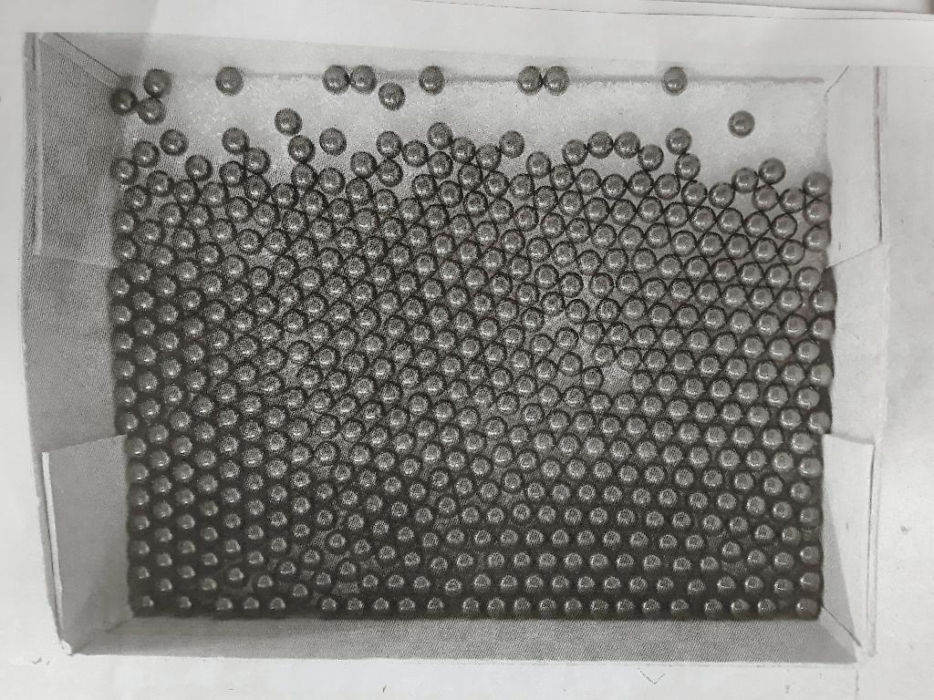 Conform descrierii solicitantului şi a fotografiei publicate în baza de date, produsul reprezintă bile (sfere) din material ceramic (nitrură de siliciu-Si3N4).
Sunt utilzate la fabricarea rulmenţilor. Prezintă o duritate ridicată (1460-1600 HV20) şi o bună rezistenţă la uzură. Nu reprezintă produse refractare termic.
Diametru - 3,969 mm
Greutate - 0,0728 grame

La vămuire se prezintă ambalate în cutii de carton.
