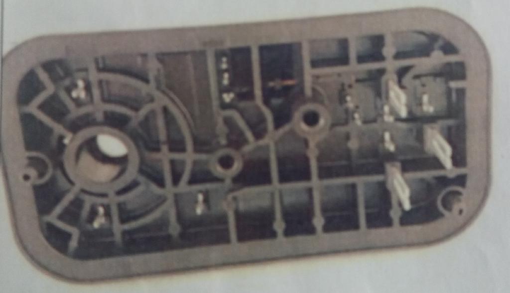 Conform descrierii solicitantului si a fotografiilor anexate, produsul reprezinta o carcasa din plastic, echipata cu pini metalici. Aceasta este o parte a unui actuator pentru turbine auto. In carcasă se vor monta circuite integrate, prin presare. In partea superioara a carcasei se gaseste un conector cu pini care asigura legatura dintre actuator si turbina.