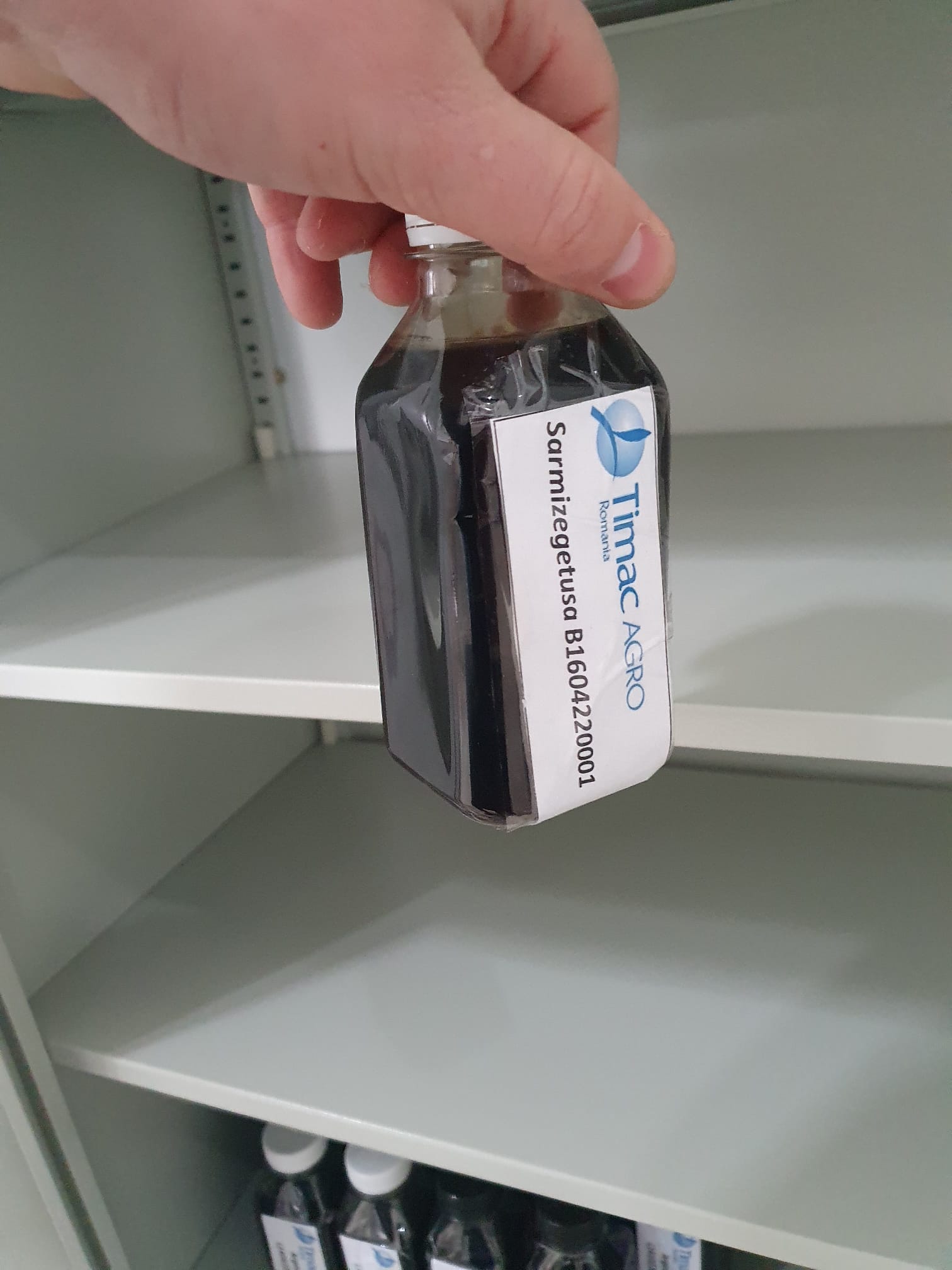 Produsul reprezinta un ingrasamant chimic folosit in agricultura, sub forma lichida, prezentat in vrac si care contine două elemente fertilizante: azot și fosfor.