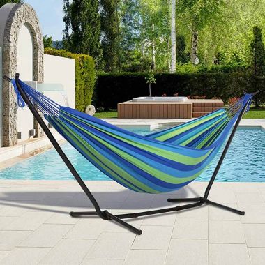 Conform descrierii puse la dispozitie de solicitant si imaginilor publicate in baza de date, produsul este un suport pentru hamac, confectionat din teava de otel cu diametrul de 42 sau 48mm, de culoare neagra. Reprezinta partea de sustinere dintr-un articol compozit - hamac cu cadru /suport. 
Suportul poate fi in dimensiuni si variante diferite - normal sau tip scaun, este conceput pentru prinderea hamacelor si suporta greutati de pana la 100 kg (cel normal) si pana la 120 kg (cel tip scaun). 
Suportul nu vine insotit de hamac (hamacul nu face obiectul acestui ITO).
Avand in vedere ca articolul, desi mobil, nu este usor transportabil pentru utilizare in camping si este destinat in scop utilitar amplasarii pe podea sau sol ca mobilier de interior sau in exterior, produsul este considerat si clasificat ca parti de mobilier, din metal.
Prezenta decizie ITO se refera exclusiv la modelele de suport ce indeplinesc caracteristicile precizate anterior.