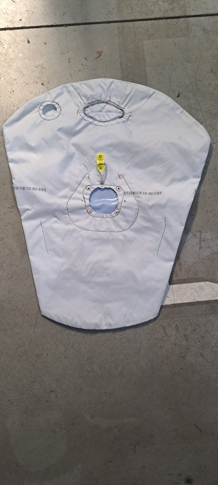 Produsul reprezinta o perna gonflabila utilizata in industria auto, ca parte a modulelor airbag ce se monteaza pe volan, cu rol de protectie a soferului in momentul impactului. Perna gonflabila este confectionata din fibre de poliamida de rezistenta ridicata, este cusuta, pliata si prevazuta cu o lipitura in care adezivul pe baza de silicon este aplicat tridimensional, permitand formarea compartimentului airbagului si etansarea pernei gonflabile in functie de sarcina. Produsul este prevazut cu accesorii confectionate din material plastic si metal care se monteaza pe caroseria autovehiculului (prindere prin insurubare), fara formare termica. Este adecvat pentru tehnologia de umflare la rece. Dimensiunile pernelor  gonflabile sunt: 
- modelul R001A567(B):  L 713mm, l 664 mm.
- modelul A029A158(A): L 743 mm, l 694 mm.