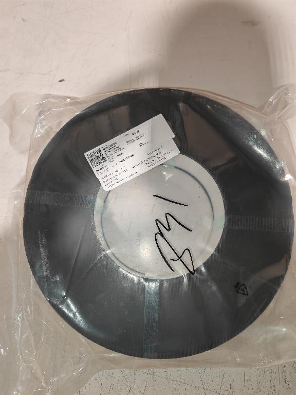 Produsul reprezinta un  element conductor pentru impamantare si ecranare a unui modul electronic de control in industria auto. Acesta are forma paralelipipedica și este compus dintr-o tesatura care imbraca un miez din spuma poliuretanica. 
In compozitia tesaturii se afla insertii metalice cu rol de conductivitate / ecranare si impamantare. Eficacitatea de ecranare este de 80-90 dB si are o rezistenta la suprafata <0,08Ω. Elementul conductor se monteaza la exteriorul modulelor electronice de control ale autoturismelor, prin compresie mecanica pe o carcasa din aluminiu, cate doua pe fiecare parte a modulului. 
In functie de dimensiunile modulului, sectiunile elementului conductor sunt de 5x3 mm, respectiv 5x4 mm, iar lungimea acestuia e de 44 mm, respectiv 55mm. Sunt lipte cate 3000 bucăți pe o rola suport.