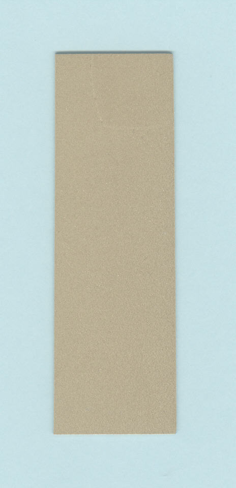 Silicongummiprodukt
En rektangulär, mjuk, böjlig ej porös plastprodukt föreliggande i ark med en storlek av 127 mm x 228 mm och en tjocklek av ca 1mm.
Produkten är tillverkad i silikongummi i kombination med annat material än plast (inte utgörande förstärkning) och behåller sin karaktär av plastprodukt. Arket skärs ner i mindre bitar och är avsett att integreras i moduler för tätning av kablar inom områden där skydd behövs för elektromagnetiska störningar.