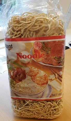 Nudlar
Enligt uppgift förkokta torkade snabbnudlar tillverkade av vetemjöl, salt och vatten. Nudlarna föreligger i detaljhandelsförpackning om 400 g.