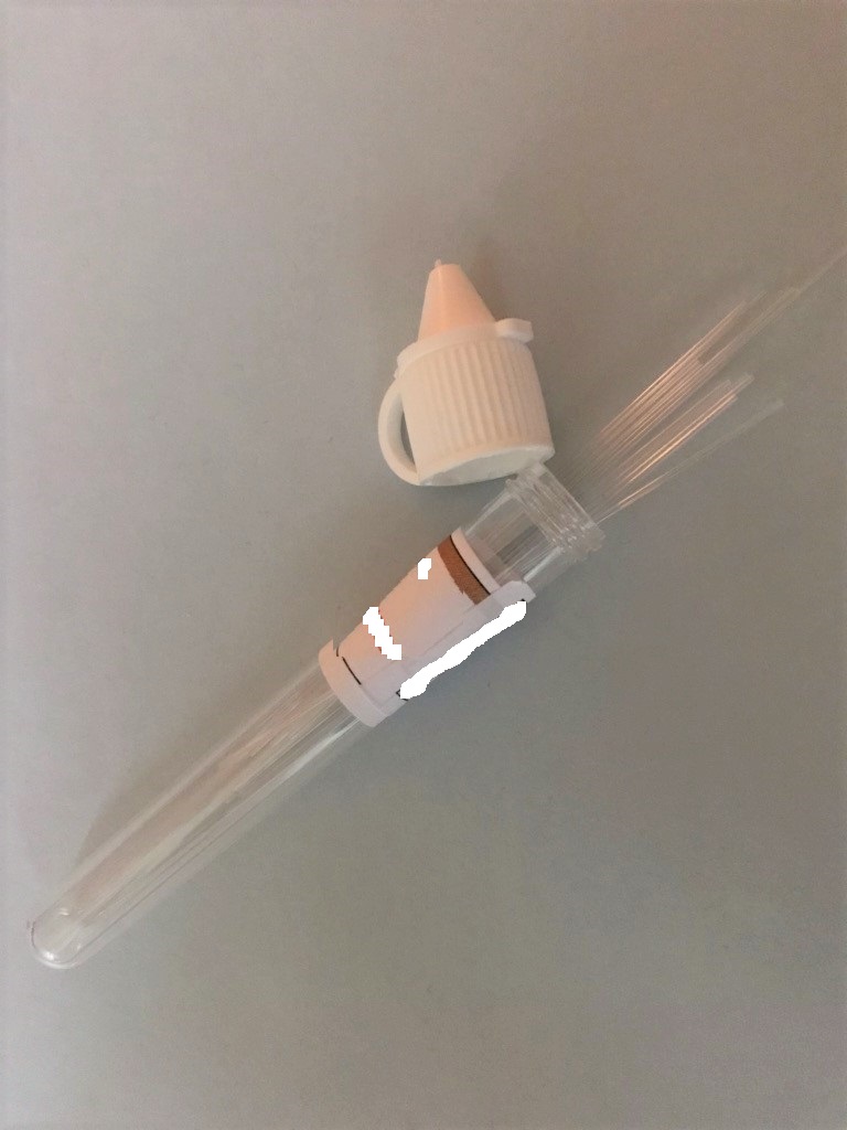 Laboratorieutrustning i form av pipetter som utgörs av tunna, böjliga, ihåliga rör med en längd av 9 cm och en diameter av 600 µm.
Pipetterna är enligt uppgift avsedda att användas för medicinskt bruk vid handhavande av spermier och ägg i samband med provrörsbefruktning.
Pipetterna består av plast och är sterilt förpackade för engångsbruk om 10 stycken pipetter i ett provrör försett med skruvkork.
Plaströret har ett bristningstryck av mer än 27,6 MPa.