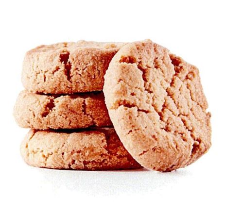 Bakverk i form av runda småkakor i detaljhandelsförpackning (rund plåtburk med lock) om 350 gram.
Kakorna består enligt uppgift bland annat av vetemjöl, socker, margarin, vatten, salt, mandel och ingefära. 
Kakorna innehåller;
•	mer än 50 viktprocent mjöl, socker och fett.
•	mindre än 12 viktprocent vatten.
•	mindre än 35 viktprocent fett.
Kakorna innehåller enligt uppgift inget mjölkfett.