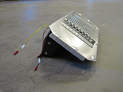 Fläktenhet, enligt uppgift med ram och luftstyrningsdetaljer av plast och aluminium. Fläktenheten innehåller en fläkt, en tratt och en backventil i form av
ett galler med silikonduk. Fläkten är en axialfläkt och drivs med 12 V DC från
batterier i kontrollenheten (ingår ej i denna ansökan). Fläkten är avsedd för en effekt av 4,5 W och ett lufttryck på 0,0005 bar. Fläktenhetens mått är 404 X 167 X 125 mm och vikten är 1,02 kg. Fläktenheten ska hålla önskad temperatur i en containers lastutrymme. Fläktenheten är enligt uppgift avsedd att användas som en reservdel till container för temperaturkänsliga varor.