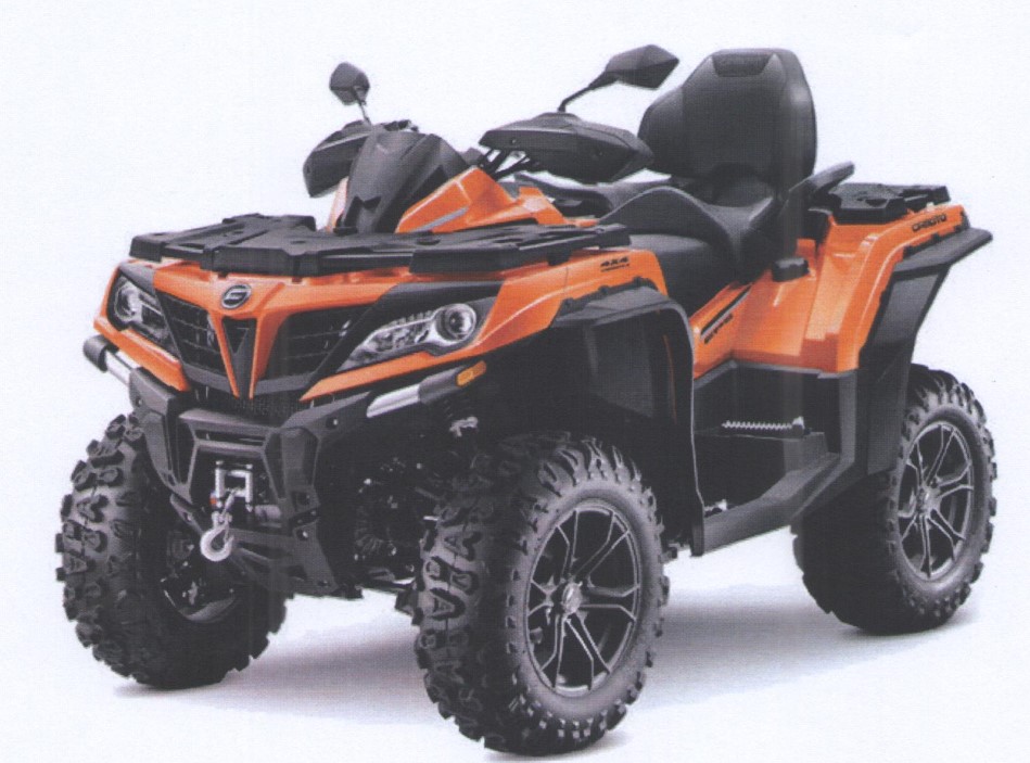 Ett nytt terränggående fyrhjuligt motorfordon (ATV All Terain Vehicle) med förbränningskolvmotor med gnisttändning, med en cylindervolym av 800 cc, en effekt av 44 kW och en torrvikt av ca 456 kg.
Fordonet har enligt uppgift följande särskilda kännetecken:
 — ett styrsystem av biltyp (Ackermanprincipen) som manövreras med hjälp av ett styre,
 — bromsar på både fram- och bakhjul,
 — en automatisk koppling och en backväxel,
 — en motor som är särskilt avsedd för användning i svår terräng och som ger tillräcklig dragkapacitet på låga varv,
 — kraftöverföring till hjulen med hjälp av axlar,
 — däck med grovt utformade mönster för terrängkörning,
 — en draganordning utformad så att fordonet kan dra eller skjuta åtminstone två gånger fordonets egen torrvikt,
 — en dragkapacitet för ett icke-bromsat släp av ca 1035 kg,
 — motorn kan åstadkomma maximal dragkraft med hjälp av en differentialspärr,
 — en fast monterad vinsch lämplig för att dra timmerstockar,
 — mått: 2395 X 1264 X 1420 mm (L X B X H)