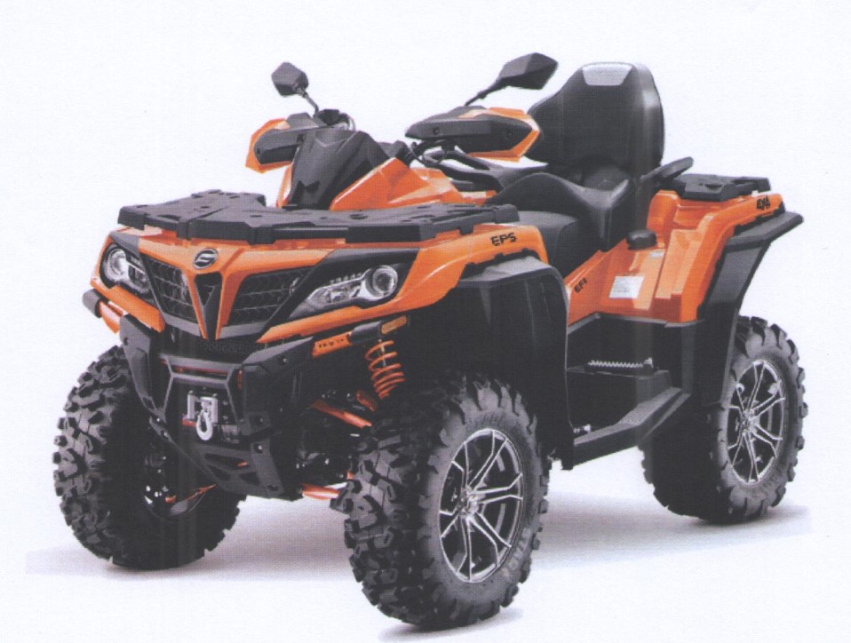 Ett nytt terränggående fyrhjuligt motorfordon (ATV All Terain Vehicle) med förbränningskolvmotor med gnisttändning, med en cylindervolym av 963 cc, en effekt av 55 kW och en torrvikt av ca 465 kg.
Fordonet har enligt uppgift följande särskilda kännetecken:
 — ett styrsystem av biltyp (Ackermanprincipen) som manövreras med hjälp av ett styre,
 — bromsar på både fram- och bakhjul,
 — en automatisk koppling och en backväxel,
 — en motor som är särskilt avsedd för användning i svår terräng och som ger tillräcklig dragkapacitet på låga varv,
 — kraftöverföring till hjulen med hjälp av axlar,
 — däck med grovt utformade mönster för terrängkörning,
 — en draganordning utformad så att fordonet kan dra eller skjuta åtminstone två gånger fordonets egen torrvikt,
 — en dragkapacitet för ett icke-bromsat släp av ca 1035 kg,
 — motorn kan åstadkomma maximal dragkraft med hjälp av en differentialspärr,
 — en fast monterad vinsch lämplig för att dra timmerstockar,
 — mått: 2395 X 1264 X 1420 mm (L X B X H)