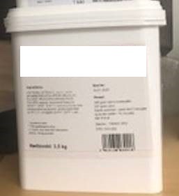 Livsmedelsberedning i pulverform.
Livsmedelsberedningen är enligt uppgift avsedd att användas, efter tillsättning av vatten, som beredning för våfflor.
Livsmedelsberedningen innehåller vetemjöl, socker, skummjölkspulver, äggpulver, rapsolja, jäsmedel, risstärkelse, vaniljsocker, antiklumpmedel, emulgeringsmedel och salt.
Våffelmixen föreligger i plastlåda om 3,5 kg.