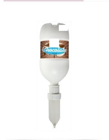 Livsmedelsberedning i form av flytande topping med chokladsmak.
Livsmedelsberedningen är enligt uppgift avsedd att användas som topping till bl.a. desserter och glass.
Toppingen är enligt uppgift flytande i rumstemperatur och innehåller glukossirap, socker, vatten, kakaopulver, salt, surhetsreglerande medel, konserveringsmedel samt arom.
Toppingen föreligger i plastflaskor om 3,4 kg x 4 stycken i en låda.