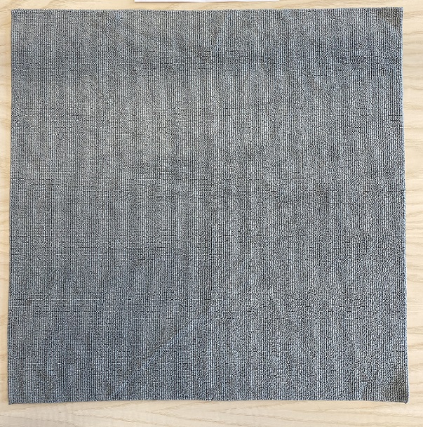 Dukvara av trikå i form av en kvadratisk (40 x 40 cm) torkduk med öglelugg på båda sidorna.
Enligt uppgift avsedd för att torka av lackerade ytor.
Tillverkad av 80 % polyester och 20 % polyamid.
Varan är förpackad i en påse med tre stycken torkdukar.