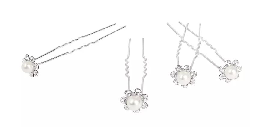 Hårnålar.
Hårnålarna används för utsmyckning av hår.
Hårnålen är enligt uppgift tillverkad av zink (oädel metall) med pärla av plast och strass av fasetterat glas.
Hårnålarna är förpackade för försäljning i detaljhandeln om 4 st.
