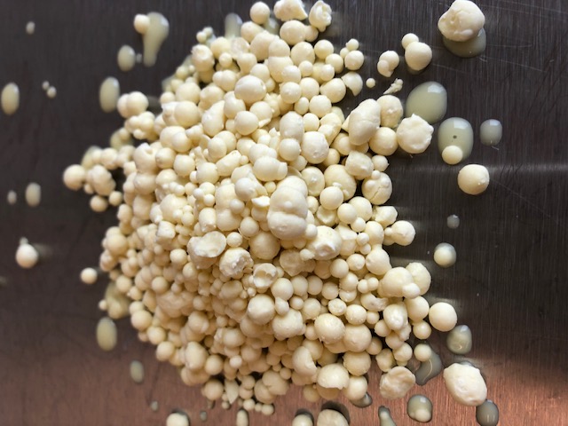 Fryst kultur av mikroorganismer (Lactobacillus plantarum) i form av pellets, enligt uppgift avsedda att användas inom livsmedelsindustrin vid framställning av juice och fruktdryck. Pelletarna har vit/ljusgul färg, inkommer i bulk i fryst tillstånd och innehåller enligt uppgift inga tillsatser.