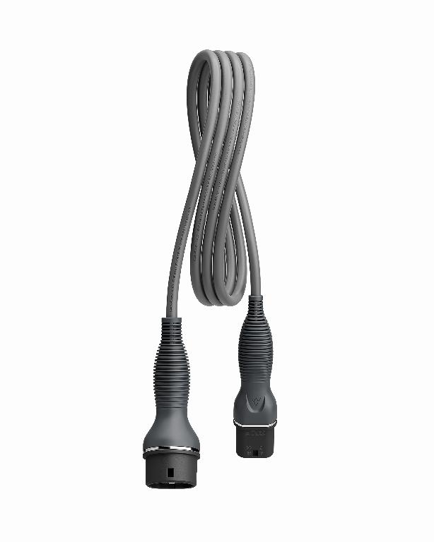 Isolerad kabel, enligt uppgift avsedd att användas för laddning av elfordon.
Laddningskabeln är försedd med Typ 2 kontakter i båda ändarna, har en längd av sex meter och är avsedd för en maximal laddning upp till 32 A.
Kabeln finns i varianter för 1-fas eller 3-fas, spänning max 250 V/480V.
Laddstandard: Mode 3.