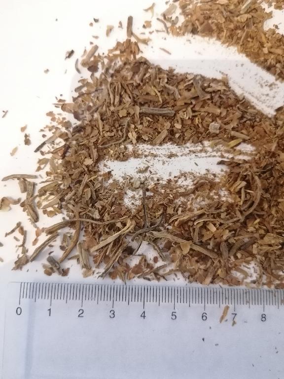 Röktobak enligt uppgift i form av finfördelat brunt växtmaterial samt små bruna kvistar. Tobaken föreligger i C–48 förpackningar om 200 kg.
Varan är avsedd att användas för tillverkning av snus.
Produkten är av ljus lufttorkad tobak.
Laboratorieanalys utförd som visar på att tobaken är rökbar.