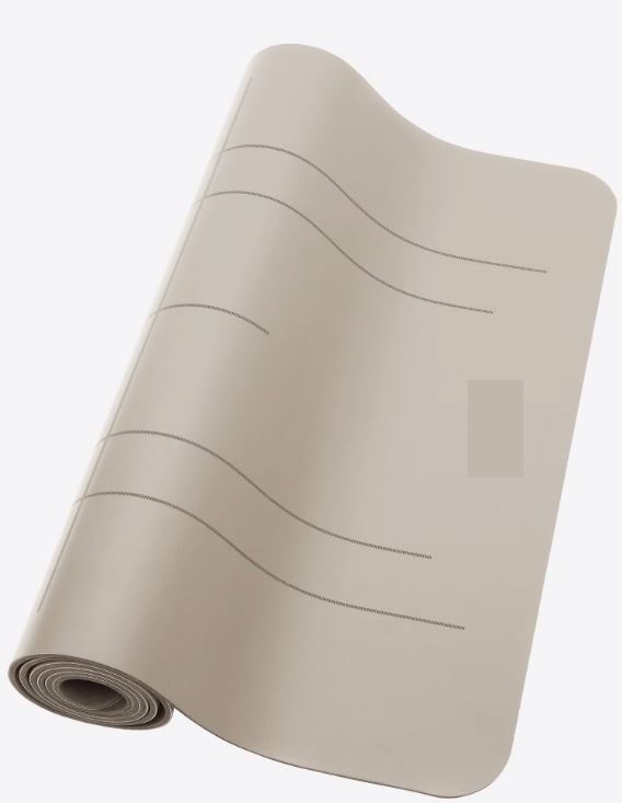 Rektangulär träningsmatta enligt uppgift med rundade hörn.  Mattan har enligt uppgift mått om ca 183 x 68 x 0,5 cm. Varan är förpackad för försäljning i detaljhandeln.
Mattan är avsedd att användas vid träning och yoga.
Mattan består enligt uppgift av två lager. Det övre lagret är ca 1 mm tjock och består av plast (polyuretan). Det undre lagret är ca 4 mm tjockt och består av poröst gummi.
På grund av mattans objektiva egenskaper och dess neutrala form kan den inte identifieras som ett redskap eller annan utrustning för kroppsövningar, gymnastik, idrott eller annan sport utan ska klassificeras efter materialets beskaffenhet.