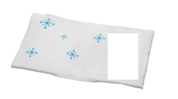Kylbandage bestående enligt uppgift av ett knäförband med kardborreband och fyra kylpåsar.
Varan är avsedd att användas inom sjukvården efter ortopedisk operation samt kan användas under hela rehabiliteringsperioden.
Knäförbandet är tillverkat av nonwovenmaterial (polypropen). Förbandet omsluter knät och har två fickor där kylenheterna ska placeras. Kylenheten utsida består av plast (polyeten/nylon) försedda med celler innehållande vätska (vatten). Kylenheterna ska frysas före användning.
Vattnet ger den sammansatta varan dess huvudsaklig karaktär på grund av dess betydelse i avsedd användning.