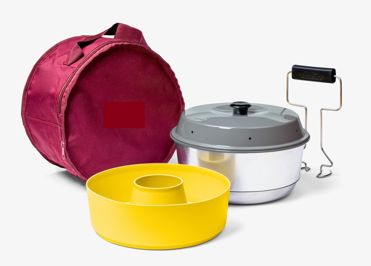 En sats i detaljhandelskartong bestående av:
• en liten ugn i stål och aluminium för placering på en värmekälla
• en anpassad silikonform
• ett verktyg i rostfritt stål för att lyfta ugnen
• en specialsydd förvaringsväska i polyester
Huvudkomponenten i satsen är ugnen som består av tre delar, en skålformad underdel av rostfritt stål med ett centrumhål, en rund bakform av aluminium med hål och ett aluminiumlock med ventilationshål. 
Ugnen är utformad för att få under och övervärme när den placeras på en gashäll eller annan typ av spishäll (ej induktion). Vanlig användning är i fritidsfordon, fritidsbåtar etc.
Silikonformen är utformad för att användas i bakformen.
För att hantera de varma delarna så behövs verktyget.
Förvaringsväskan är designad för att förvara ugn och tillbehör.