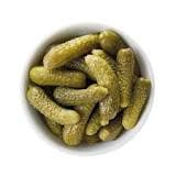 Gurka, enligt uppgift, minigurkor (cornichoner), i industrilag. Föreligger i plasttunna om 170 kg.
Varan är avsedd för vidare beredning och är inte lämplig för direkt konsumtion.
Beredningen består av gurkor, vatten, ättiksyra, salt, kalciumklorid och kaliummetabisulfit.