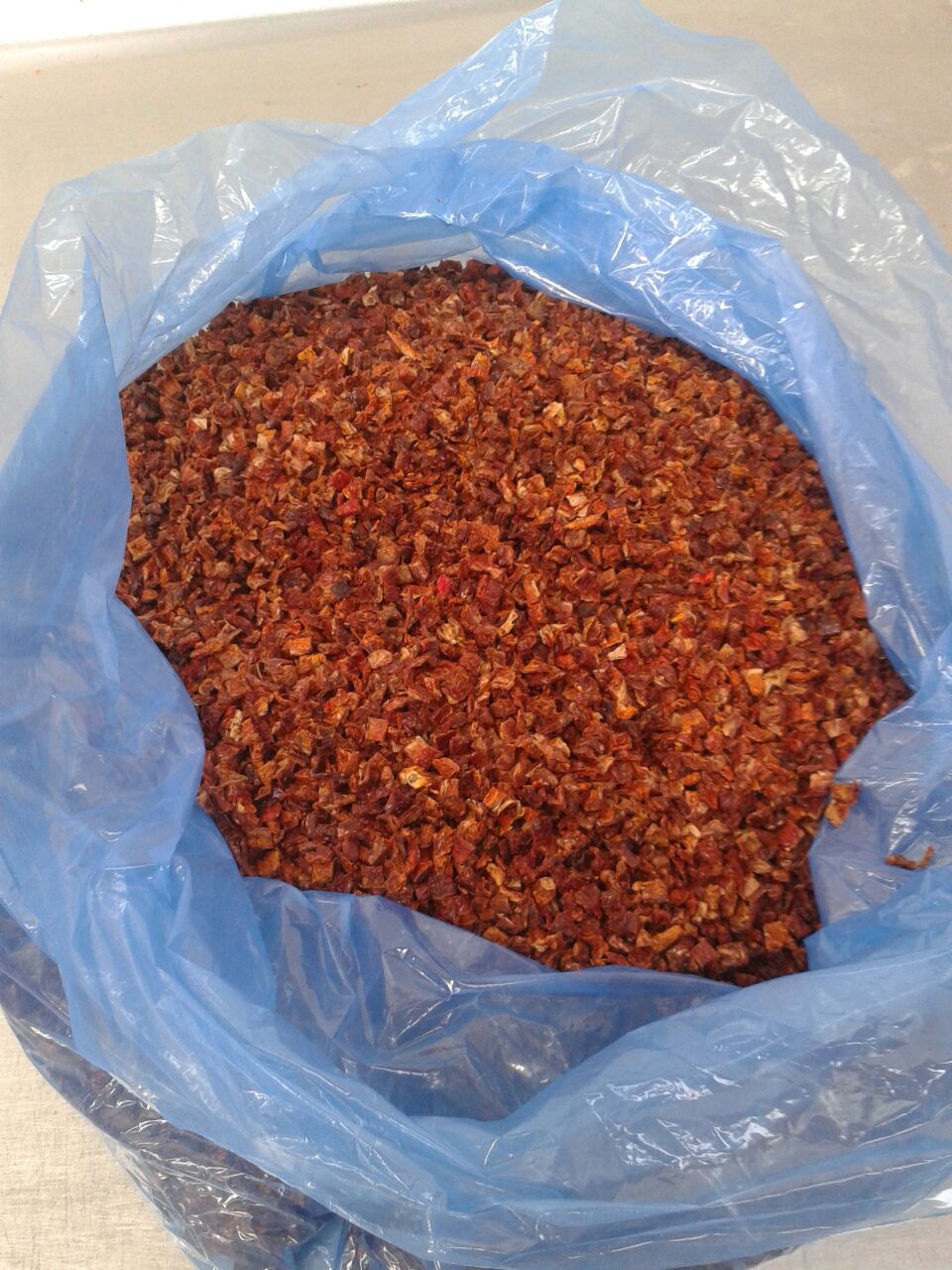 Varan är en livsmedelsberedning enligt uppgift i form av soltorkade tomater.
Varan bedöms vara konsumtionsfärdig.
Beredningen består av soltorkade tomater som behandlats med salt (10%).