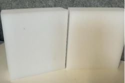 Hushållsartikel i form av en s.k. fläcksuddare. Enligt uppgift ett rektangulärt block av cellulär plast utan vidare bearbetning.
Rengöringssvampen används tillsammans med vatten (ingår ej) för fläckborttagning i hushållet.
Varan är enligt uppgift tillverkad av melamin (plast) och har måtten 10 x 9 x 3 cm (L x B x H).
Varan föreligger om två stycken fläcksuddare i detaljhandelsförpackning av plast.