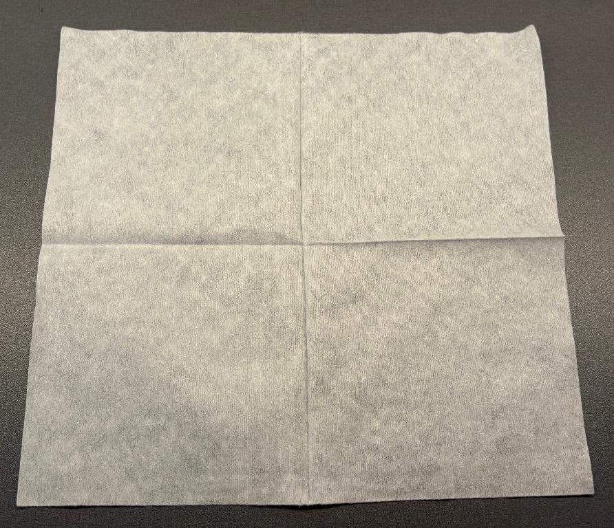 Textilvara i form av en tillskuren och hopvikt kvadratisk bondad duk med måtten ca 30 x 30 cm.
Duken är avsedd att användas vid rengöring av olika ytor.
Enligt uppgift har varan en vikt om 60 g/m2 samt är tillverkad av konstfilament av 70 % viskos och 30 % polyester.
Varan är inte konfektionerad.