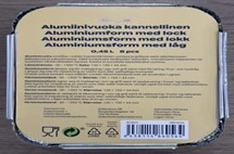 Engångsformar av aluminiumfolie med tillhörande lock. Formarna har måtten 120 x 150 x 44 mm (B x L x H) och rymmer 0,45 l.
Formarna ska användas vid tillagning och förvaring av livsmedel.
Aluminiumformarna är maskinellt framställda och är tillverkade av folie med en tjocklek av 0,074mm.
Varan föreligger om åtta formar i en förpackning för försäljning i detaljhandeln.
