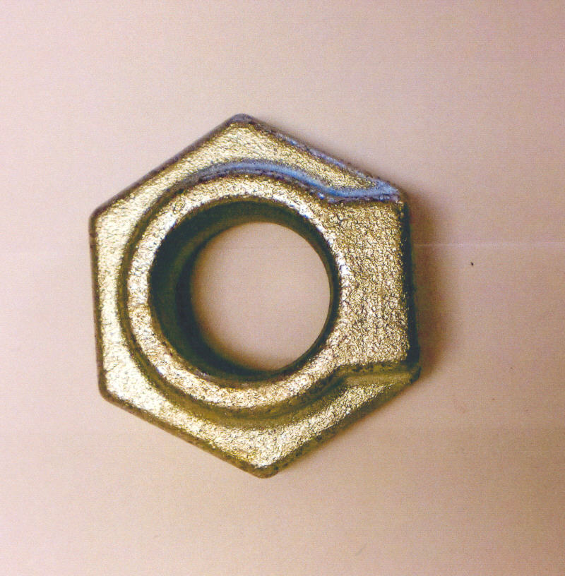Smidd sexkantig styrbricka av stål med centrerat hål. Brickan har en inre diameter av 28 mm och en höjd av 25 mm. Styrbrickan är en igenkännlig del till värmeväxlare.