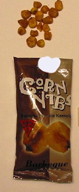 Torkad/rostad majs
Majskorn som enligt uppgift har torkats, rostats och smaksatts. En beredd produkt som importeras i detaljhandelsförpackning. Majskornen är gulbruna till färgen.
Ingredienser enligt uppgift majskorn, vegetabilisk olja med antioxidanter, kryddor, natriumglutamat, salt, smak- och färgämnen. 
Jordbrukskomponenter bedöms inte ingå.