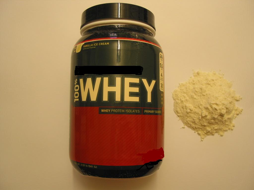 Proteinpulver
Proteinpulver utgörande ett preparat avsett att öka muskelmassan. Produkten innehåller enligt uppgift mikrofiltrerat vassleproteinisolat, jonbytt vassleproteinisolat, ultrafiltrerat vassleproteinkoncentrat, vasslepeptider, lecitin, laktas, aromämnen och syntetiskt sötningsmedel (acesulfam-K). 
Lab-undersökning har gjorts och den visade en proteinhalt på 78%, inga sockerarter påvisades.
Varan föreligger i detaljhandelsförpackning och är enligt uppgift förpackad i plastkärl om 0,941 kg, 2,27 kg eller 4,5 kg.
Proteinpulvret har en doft av vanilj och ska enligt anvisning på etiketten blandas med valfri dryck.