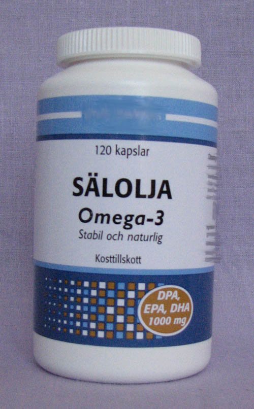 Sälolja
Genomskinliga, ovala gelatinkapslar innehållande sälolja. Enligt uppgift innehåller en kapsel 1000 mg sälolja varav 205 mg är omega-3 fettsyror.
Omega-3 fettsyrorna består av 82,5 mg DHA, 62,5 mg EPA, 40 mg DPA, samt 20 mg övriga omega-3 fettsyror. 
En liten mängd antioxidanter (d-a-tokoferol) har tillsatts för att förhindra oxidation. 
Kapselskalet består av gelatin och glycerol.
Färgen på oljan är svagt ljusgul och har en smak av fiskolja/tran.
Detaljhandelsförpackningen i form av en plastburk, är förpackad i en pappkartong och innehåller 120 kapslar.
Säloljan saluförs som kosttillskott.