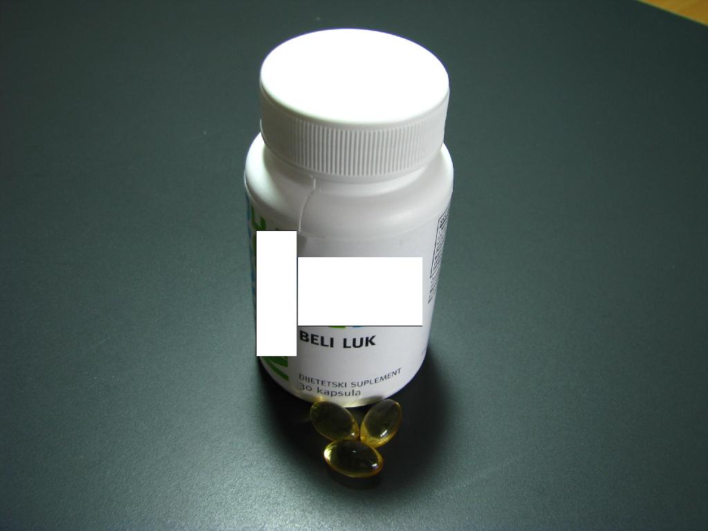 Prehrambeni preparat v obliki svetlo rumene oljne tekočine, dobljen z maceracijo česna v repičnem olju. Preparat se nahaja v mehkih želatinastih kapsulah (460 mg). 

Uporablja se kot prehransko dopolnilo.

Pakirano v obliki za prodajo na drobno, po 30 kapsul v plastenko.