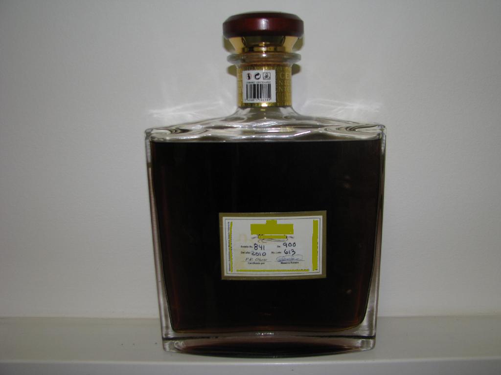 Rum, izdelan po tradicionalni kubanski metodi z destilacijo fermentiranih proizvodov iz sladkornega trsa, star 25 let, z vsebnostjo alkohola 41 vol %, v obliki tekočine rjave barve, prijetnega vonja po rumu. 
Proizvod vsebuje 225 g ali več hlapljivih sestavin (razen etilnega in metilnega alkohola) na hektoliter čistega alkohola (z 10 % odstopanjem). 

Pakiran v steklenice kvadratne oblike po 700 ml.