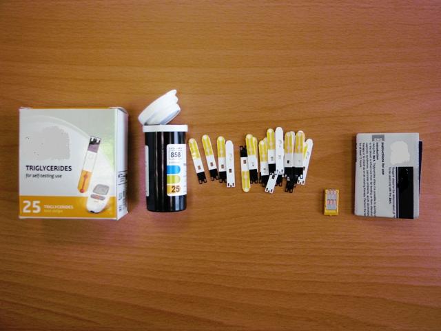 Testni lističi za hitro, kvantitativno določanje (oz. samokontrolo) vrednosti trigliceridov v krvi. 
Posamezen testni listič vsebuje lipoprotein ​​lipazo 1.02 IU, glicerol kinazo 0.41 IU, glicerol 3 fosfat-oksidazo 0.31 IU, kromogen 0.017 mg in peroksidazo 1.2 IU.
Vrednost trigliceridov se določi tako, da se testni listič z reagentom vstavi v aparat za merjenje trigliceridov v krvi (aparat ni priložen), na testni listič pa se da vzorec preiskovane krvi iz katere se naknadno določi raven trigliceridov.
Testnim lističem (dolžine 3,5 cm), ki jih je 25 kosov in se nahajajo v plastični škatlici je priložen specifični podatkovni čip in navodila za uporabo. Lističi so lahko pakirani tudi po 5 kosov. Vse skupaj je pakirano v kartonski embalaži.