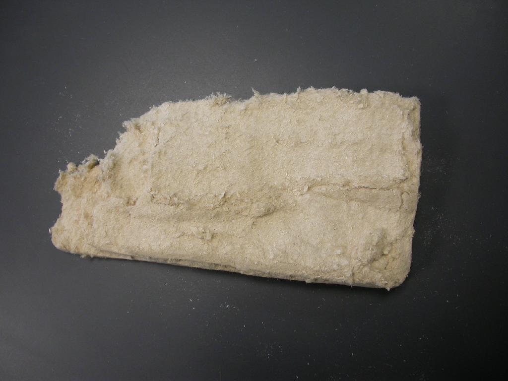 Mehanska lesna celuloza, bež barve, nebeljena, pridobljena po postopku mehanske predelave lesa jelke v rafinerjih (RMP).

Pakirana je v bale velikosti 670 x 870 x 550 mm in teže 175 kg.

Uporablja se za proizvodnjo kartona.