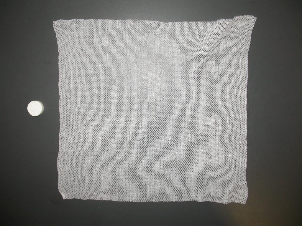 Netkan tekstil, izdelan iz umetnih (viskoznih) rezanih vlaken, z maso približno 40 g/m2, stisnjen v okroglo tableto bele barve, s premerom 2 cm.

Uporaba izdelka: Tableto vzamemo iz embalaže, navlažimo z nekaj kapljicami tekočine pri čemer se volumen tablete potroji, odvijemo in dobimo krpico kvadratne oblike dimenzije cca 24 cm x 24 cm. Uporablja se kot vlažilni robček za različne namene. 

Po ena tableta je posamezno pakirana v plastično folijo.