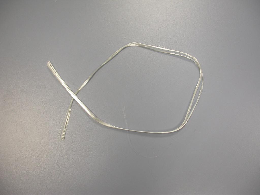 Stekleni roving, sestavljen iz snopa steklenih filamentov, z manj kot 5 zavoji na meter, številke 2400 teksov, prevlečen s plastjo silana. Izguba mase ob vžigu: 0,40 mas. % (ISO 1887).
Uporablja se za ojačitev pri proizvodnji cevi.