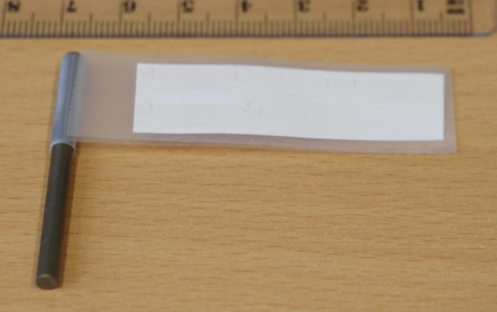 Palice izdelane z vlečenjem titanove zlitine, ki imajo po vsej svoji dolžini enak poln prečni prerez v obliki kroga. Prečni premera je 3,5 mm in dolžina 1 m. Sestava titan, 0,3 – 0,7 mas. % aluminij, 0,3 - 0,6 mas. %  silicija, 0,1 - 0,3 mas. % niobija, do 0,2 mas. % železa in do 0,15 mas. % ostalih kemijskih elementov.