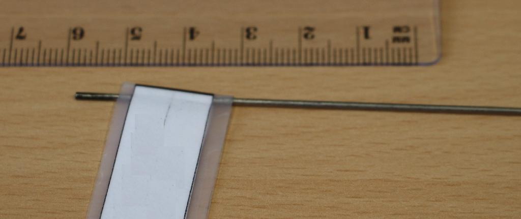 Palice izdelane z vlečenjem titanove zlitine, ki imajo po vsej svoji dolžini enak poln prečni prerez v obliki kroga. Prečni premer je 1,2 mm in dolžina 1 m. Sestava titan, do 0,5 mas.% železa, 0,15 - 0,6 mas. %  silicija in do 0,15 mas. % ostalih kemijskih elementov.