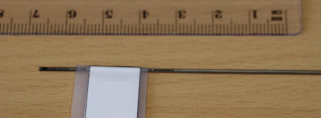 Palice izdelane z vlečenjem titanove zlitine, ki imajo po vsej svoji dolžini enak poln prečni prerez v obliki kroga. Prečni premer je 1,0 mm in dolžina 1 m. Sestava titan, do 0,5 mas.% železa, 0,15 - 0,6 mas. %  silicija in do 0,15 mas. % ostalih kemijskih elementov.