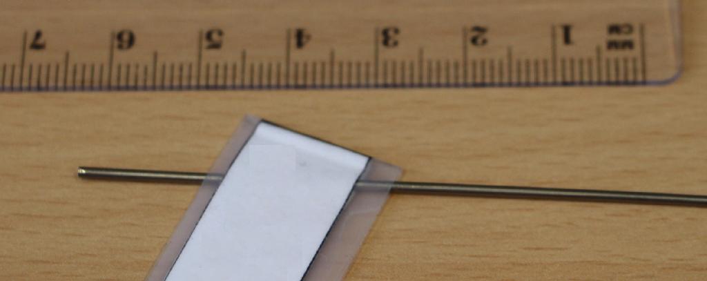 Žice izdelane z vlečenjem titanove zlitine, ki imajo po vsej svoji dolžini enak poln prečni prerez v obliki kroga. Prečni prerez žice je 1,0 mm in je navita v kolute. Sestava titan, 0,8 - 1,2 mas. % bakra,  0,9 - 1,15 mas. % kositra, 0,25 - 0,45 mas. %  silicija, 0,2 - 0,35 mas. % niobija in do 0,1 mas. % ostalih kemijskih elementov.